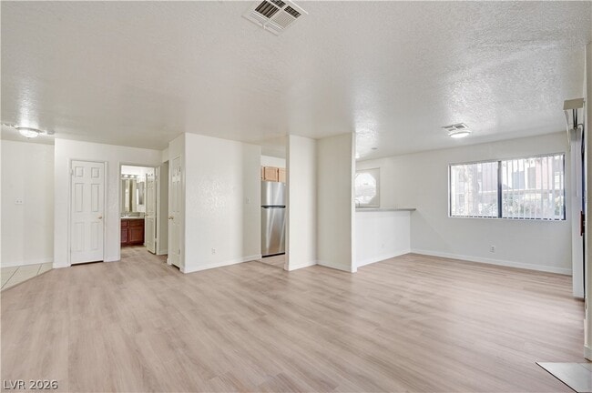 Building Photo - 5018 S Rainbow Blvd