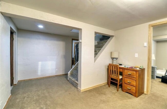 Building Photo - 5 bed 2 bath house close to Concordia and MSUM