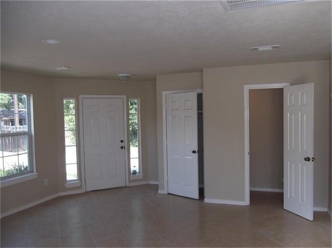 Building Photo - 2627 Desoto Sq Dr