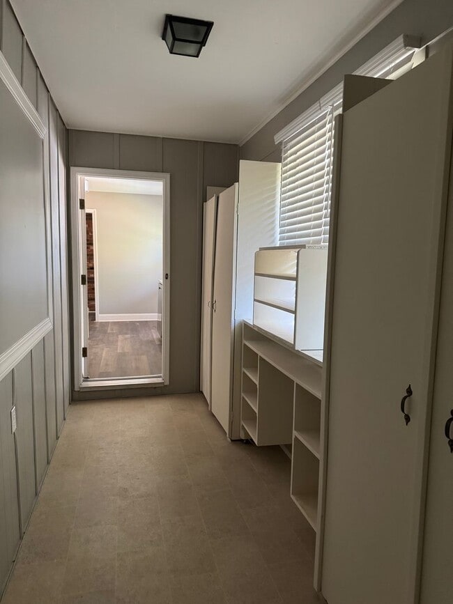 Building Photo - 3 Bedroom Ranch - Upper Arlington, OH