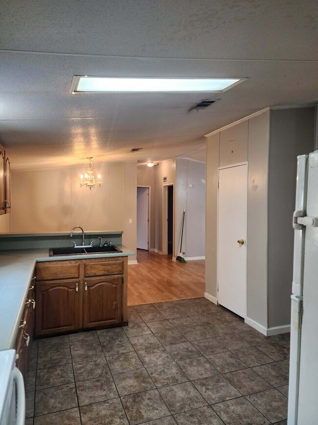 Building Photo - 371 Tom Lodge Rd