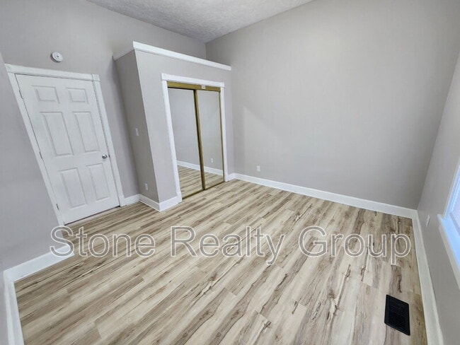 Building Photo - 1217 S 17th St