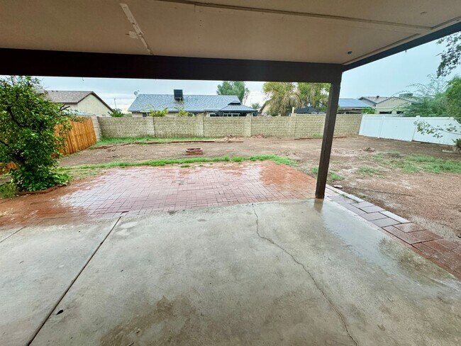 Building Photo - 3 Bedroom / 2 Bath Single Level Home In Gl...