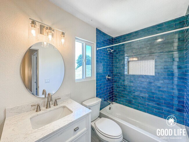Building Photo - SD: Renovated 3BD/2.5BA Condo in Chula Vista with Fireplace, W/D & Private Balcony