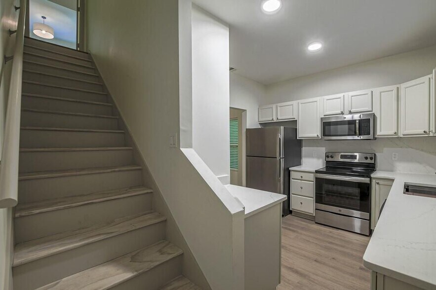 Building Photo - 70 Gardenia Dr NW