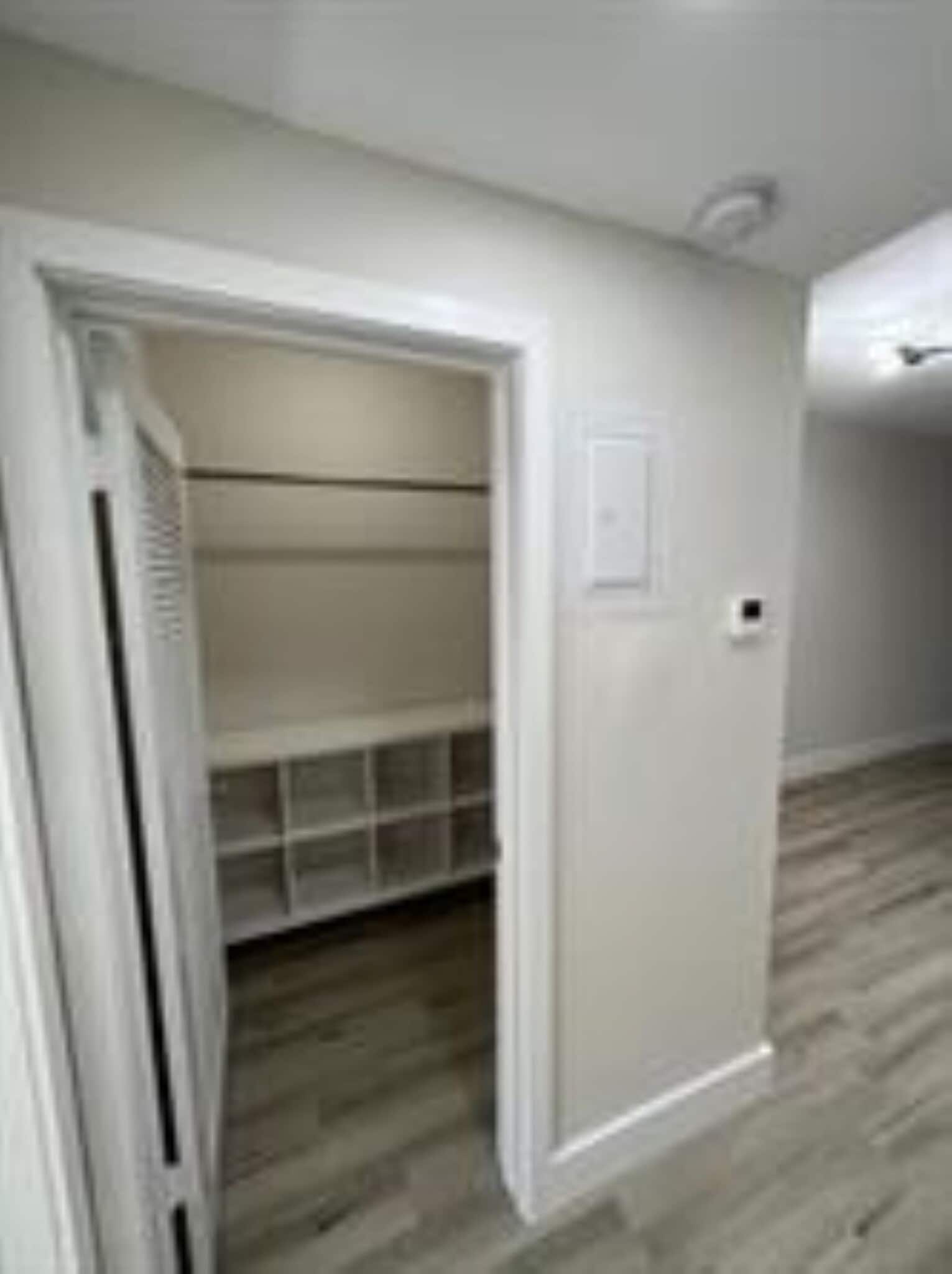 Building Photo - 2665 Middle River Dr