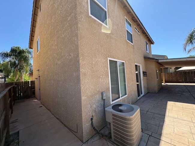 Building Photo - 2 Story Home Near Shopping Center Rent Ready!