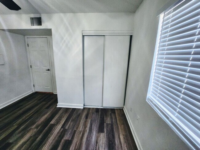 Building Photo - 1309 W Taylor St