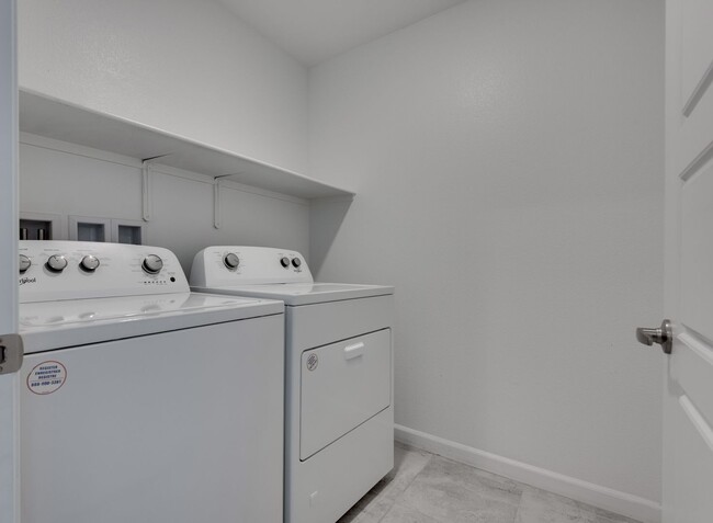 Building Photo - Modern 3-Bedroom Townhome in Gated Community