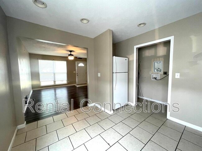 Building Photo - 1307 W White St