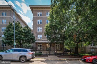 Building Photo - 1308 Clifton St NW