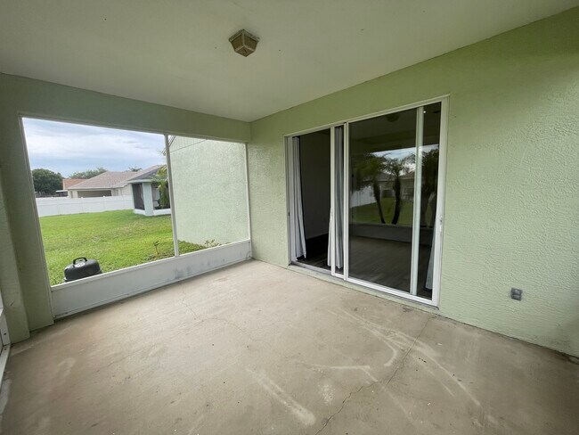 Building Photo - 611 Terranova Dr