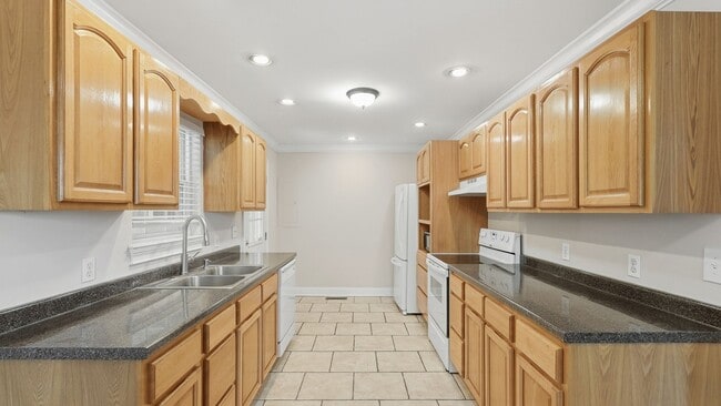 Building Photo - 3 Bedroom in North Chatt!