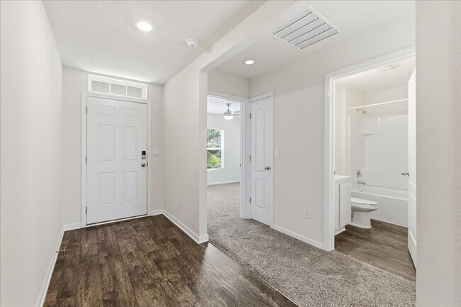 Building Photo - Welcome to this beautiful 3-bedroom, 2-bathroom home located in the heart of Bunnell!!