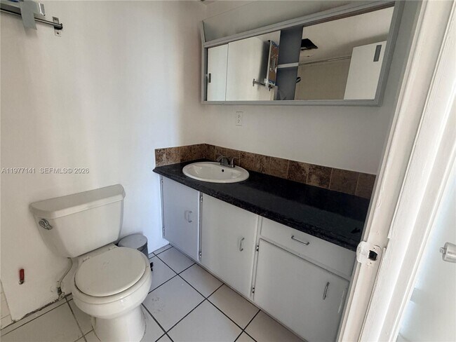 Building Photo - 899 West Ave