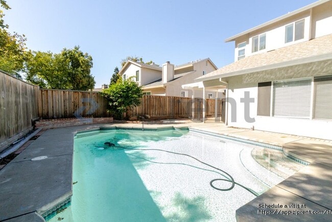 Building Photo - 5912 Laguna Villa Way