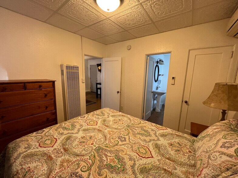 Building Photo - 1001 6th Ave N