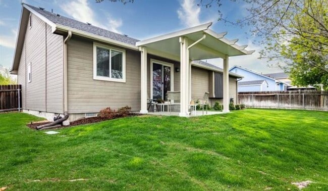 Building Photo - 3 Bed 2 Bath Nampa
