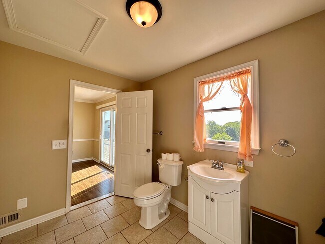 Building Photo - Charming 3 Bedroom/1.5 Bathroom Home in Norrisville, MD!