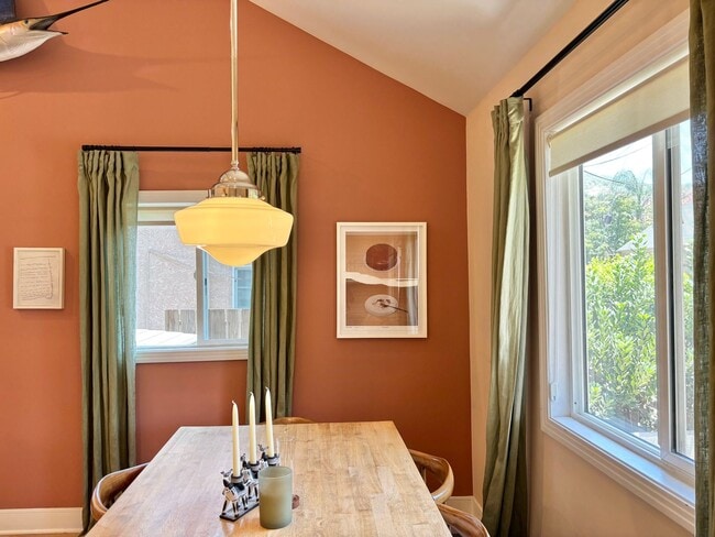 Building Photo - Charming 3bed/2 Bath Private Gated Main House with Vaulted Ceilings, Parking, and Laundry in the ...