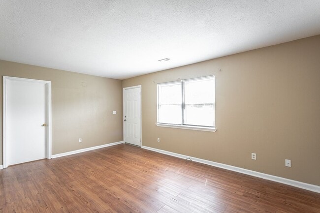 Building Photo - Charming home now available for rent in Ch...