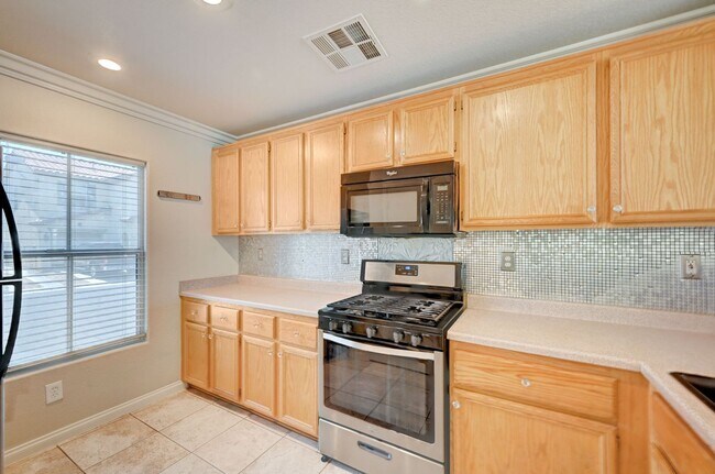 Building Photo - Beautiful 3 Bedroom Home!