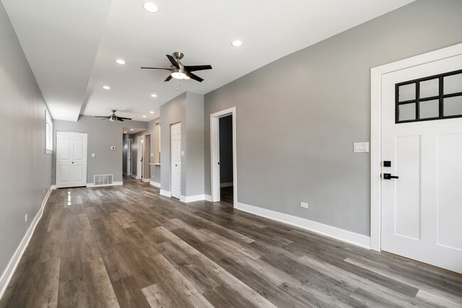 Building Photo - 4624 N Springfield Ave