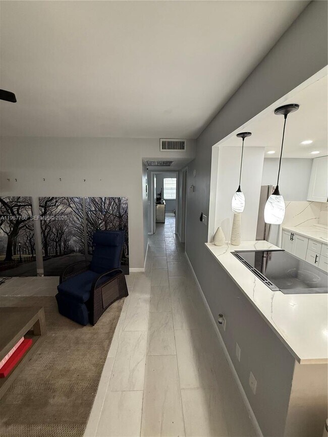 Building Photo - 4067 Ainslie Dr