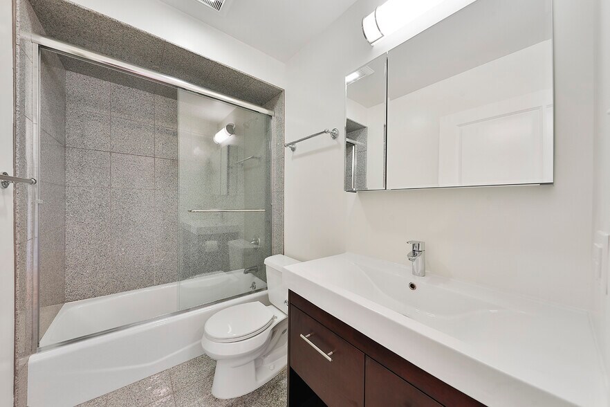 Building Photo - 67 Parkridge Dr