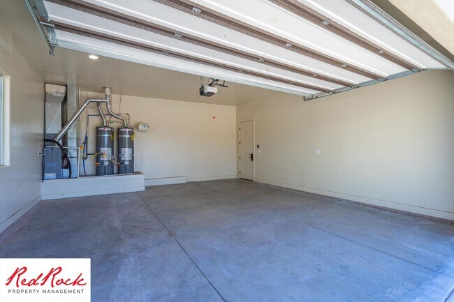 Building Photo - 4 Bedroom Luxury Home Near Sand Hollow