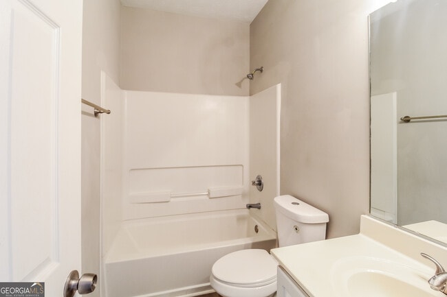 Building Photo - 75 Valley Brook Dr