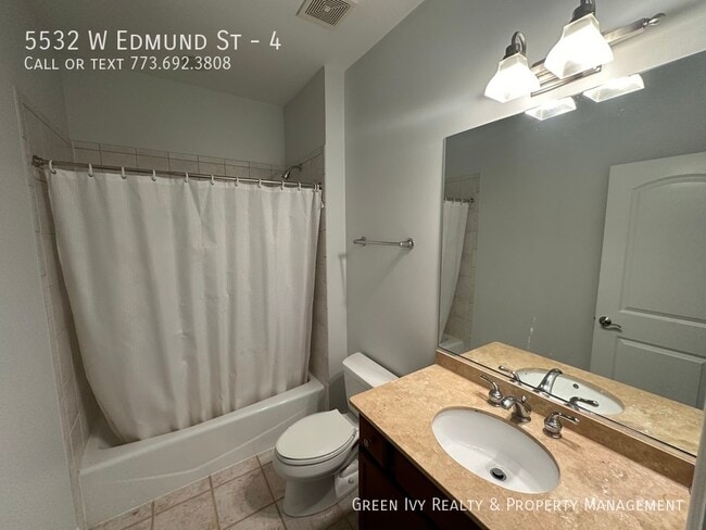 Building Photo - Quiet, Cozy Townhome in Jefferson Park,  2...