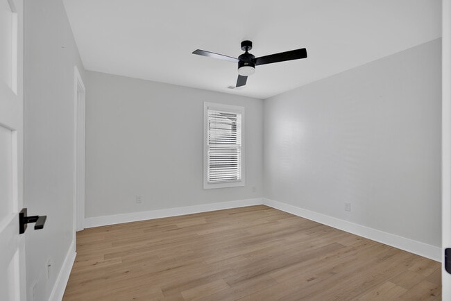 Building Photo - 368 Glenrose Ave