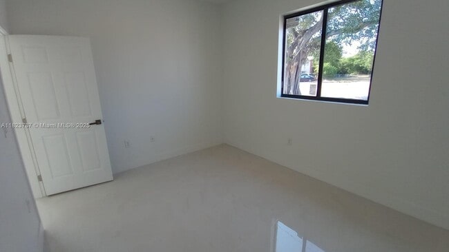 Building Photo - 15221 Railroad Dr