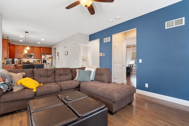 Building Photo - Stunning 4-bedroom, 2.5-bathroom rental of...