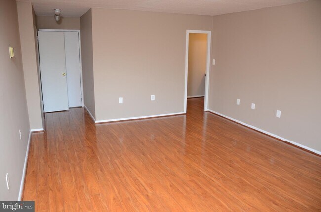 Building Photo - 2500 N Van Dorn St