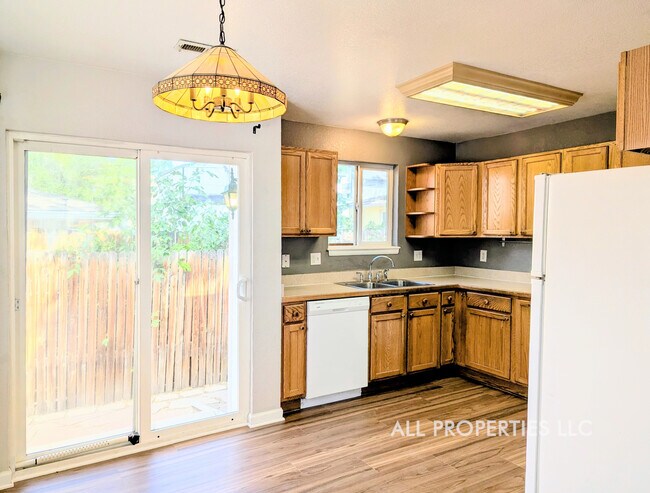 Building Photo - 1617 W 39th Ave