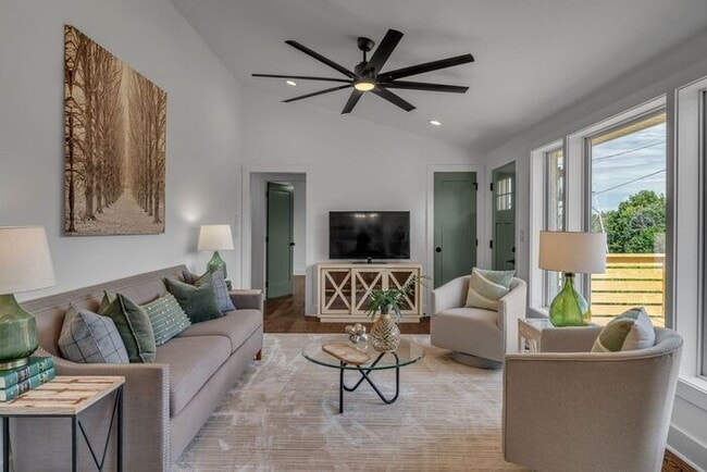 Building Photo - Secluded Remodeled Madison House