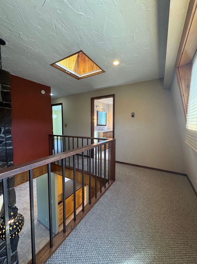 Building Photo - Idyllic 3bd, 2ba Retreat with Loft on 2+ A...