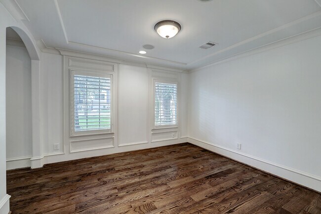 Building Photo - 14123 Carolcrest Cir