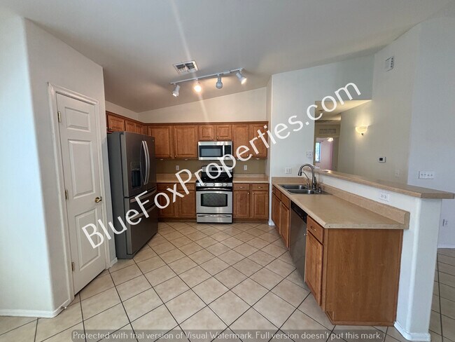 Building Photo - 7135 S Oakbank Dr