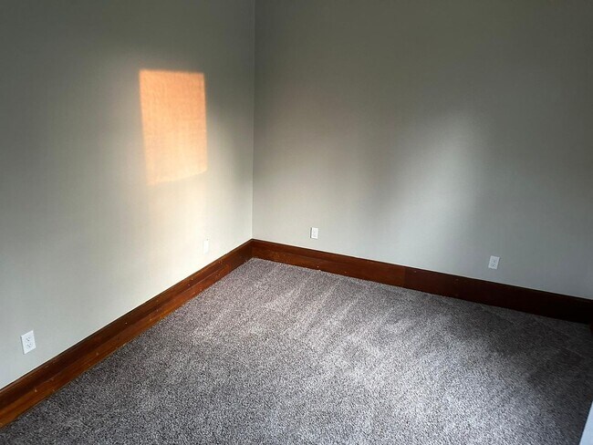 Building Photo - For Rent: 3 Bed / 1 Bath Home in Oconto