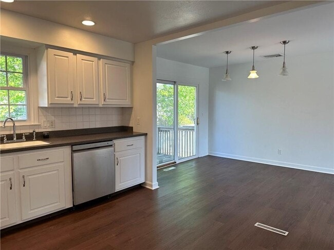 Building Photo - 11 Pocono Rd