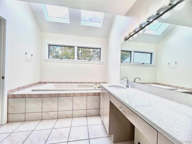 Building Photo - 15 Evon Ct