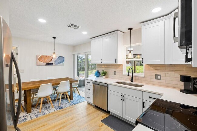 Building Photo - 34807 Evergreen Way