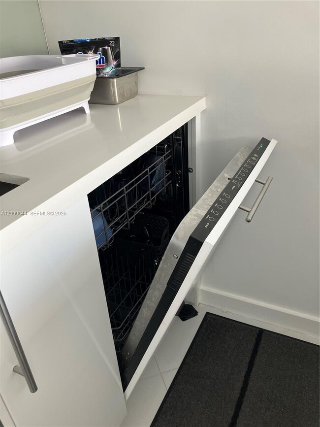 Building Photo - 555 NE 15th St