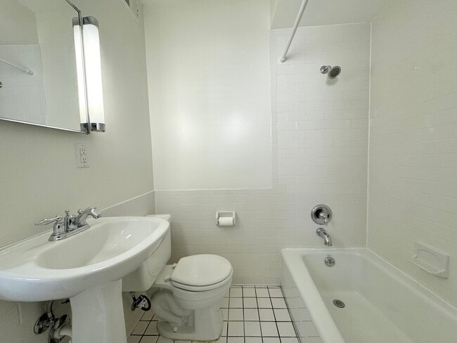 Building Photo - 4524 Broadway Blvd