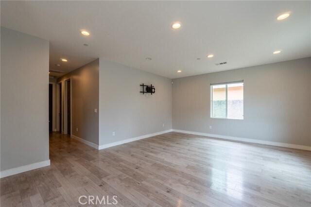 Building Photo - 6938 Peach Ave