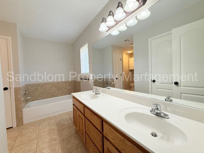 Building Photo - For Lease | Broken Arrow | Available Now!