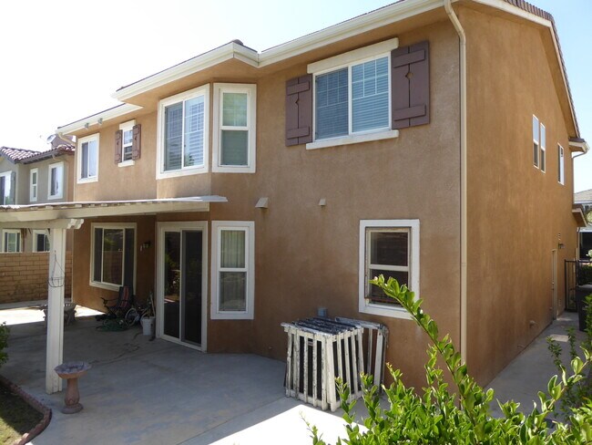 Building Photo - COMING SOON! 4 Bedroom Home in the Canyon Gate Community in Newhall!